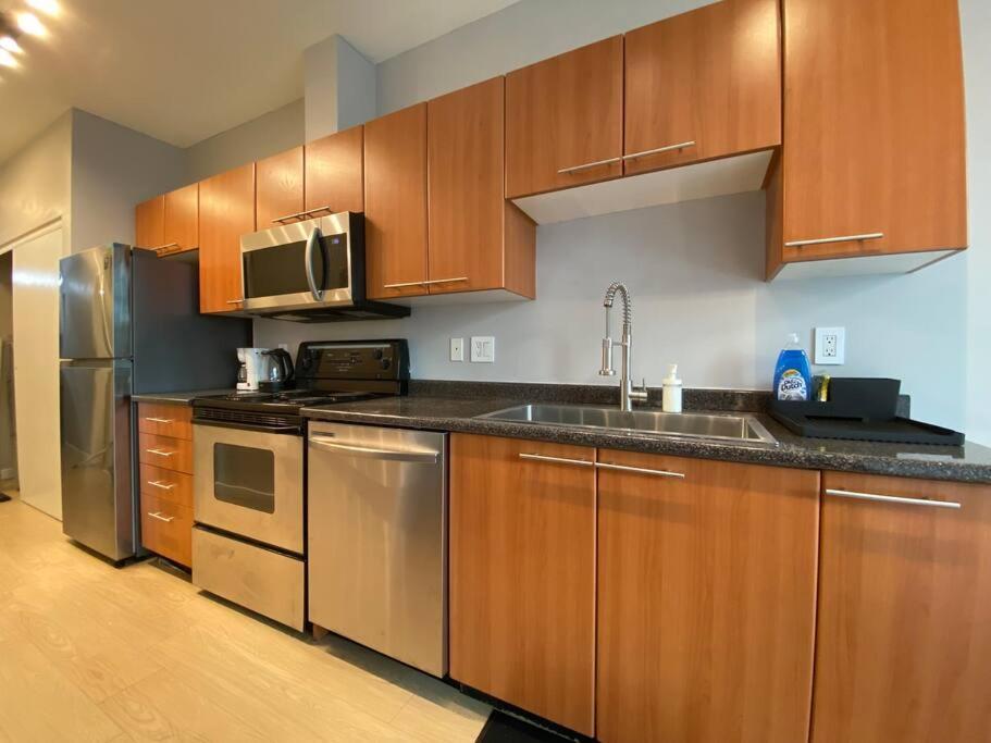 Entire Condo In Heart Of Downtown Vancouver Exterior foto